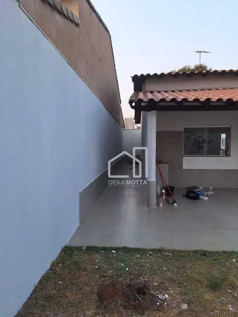Foto 2 de Casa com 3 quartos à venda, 300m2 em Santa Mônica, Uberlandia - MG
