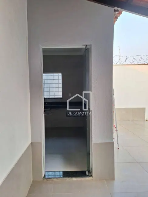 Foto 5 de Casa com 3 quartos à venda, 300m2 em Santa Mônica, Uberlandia - MG