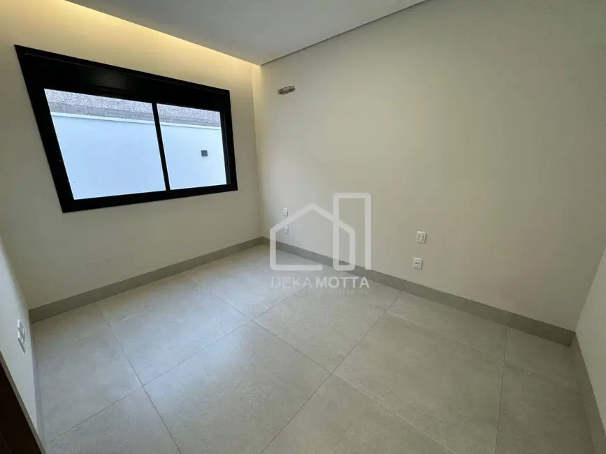 Foto 9 de Casa com 3 quartos à venda, 360m2 em Laranjeiras, Uberlandia - MG