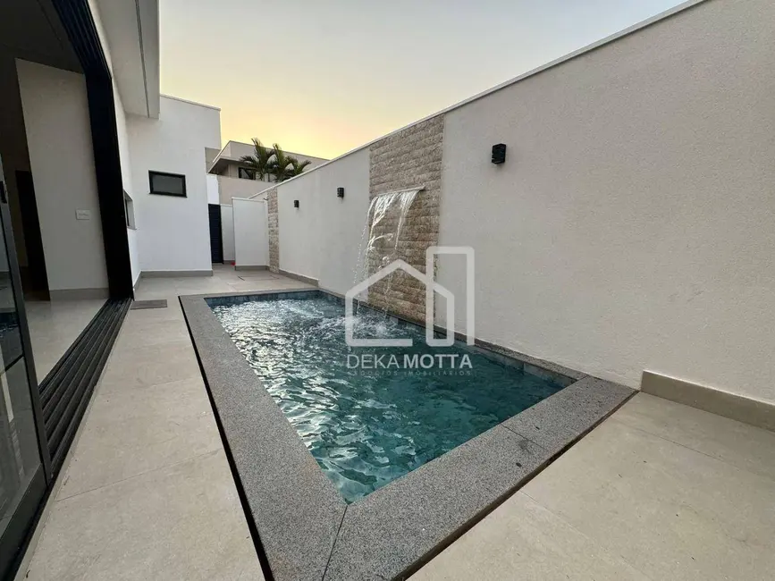 Foto 3 de Casa com 3 quartos à venda, 360m2 em Laranjeiras, Uberlandia - MG