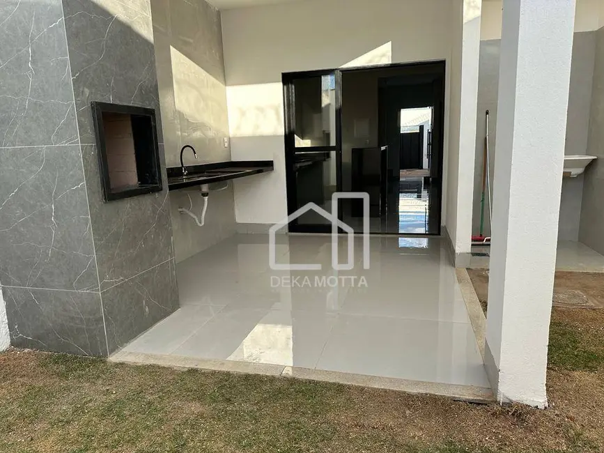 Foto 2 de Sobrado com 3 quartos à venda, 135m2 em Novo Mundo, Uberlandia - MG