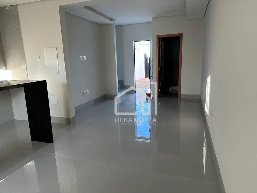 Sobrado com 3 quartos à venda, 135m2 em Novo Mundo, Uberlandia - MG - imagem 5 Foto 5 de Sobrado com 3 quartos à venda, 135m2 em Novo Mundo, Uberlandia - MG