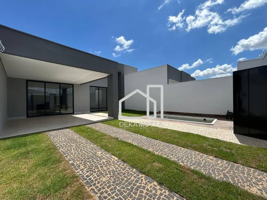 Foto 1 de Casa com 3 quartos à venda, 250m2 em Novo Mundo, Uberlandia - MG