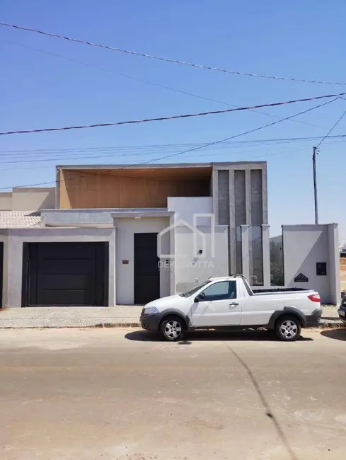Foto 1 de Casa com 3 quartos à venda, 300m2 em Novo Mundo, Uberlandia - MG
