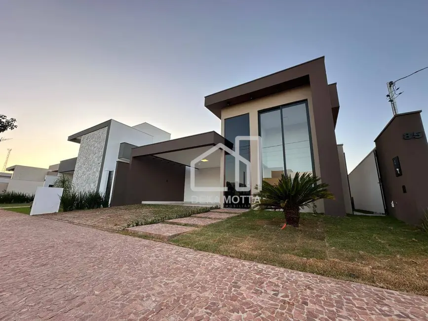 Foto 1 de Casa de Condomínio com 3 quartos à venda, 336m2 em Novo Mundo, Uberlandia - MG