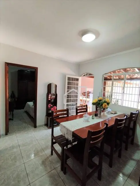 Foto 6 de Casa com 3 quartos à venda, 300m2 em Santa Rosa, Uberlandia - MG