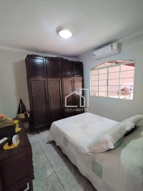 Foto 9 de Casa com 3 quartos à venda, 300m2 em Santa Rosa, Uberlandia - MG