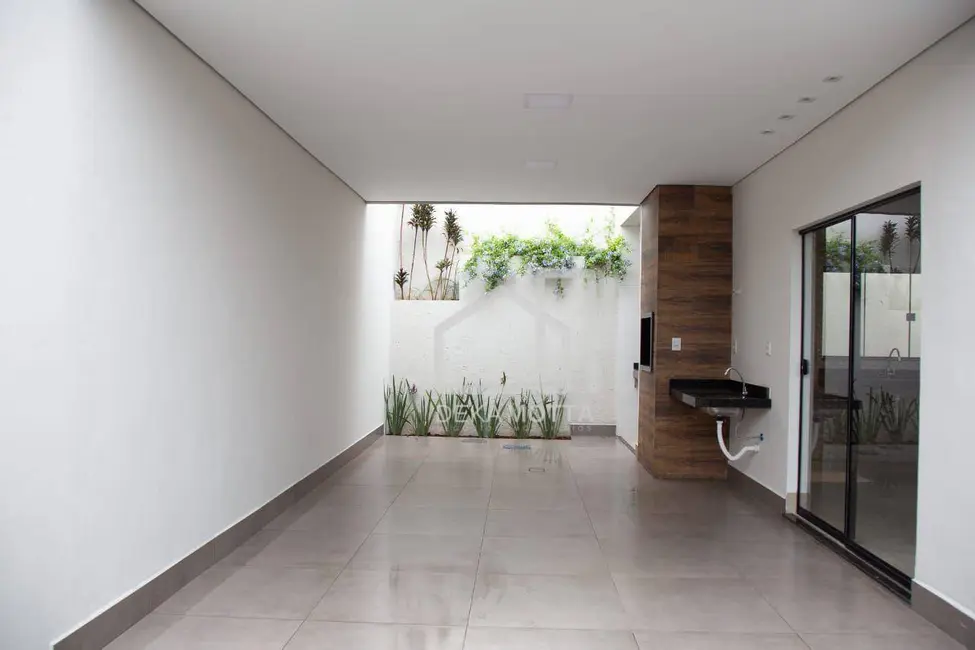 Foto 2 de Casa com 3 quartos à venda, 160m2 em Vigilato Pereira, Uberlandia - MG