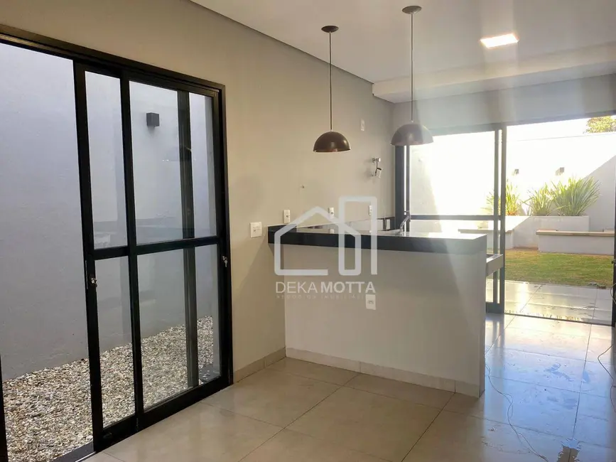 Foto 1 de Sobrado com 3 quartos à venda, 125m2 em Aclimação, Uberlandia, MG