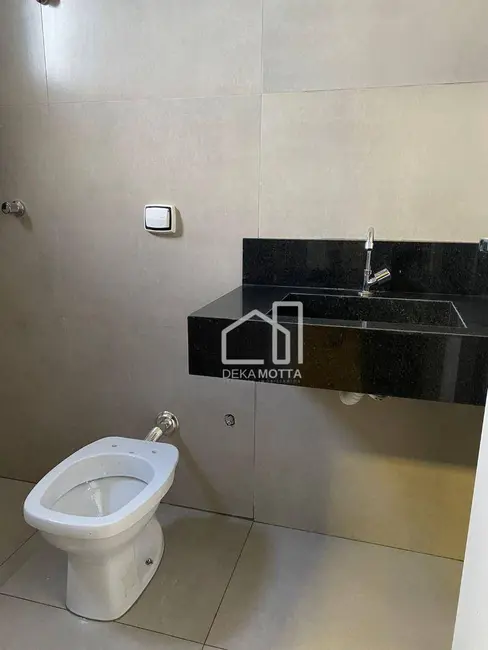 Sobrado com 3 quartos à venda, 125m2 em Aclimação, Uberlandia - MG - imagem 3 Foto 3 de Sobrado com 3 quartos à venda, 125m2 em Aclimação, Uberlandia - MG