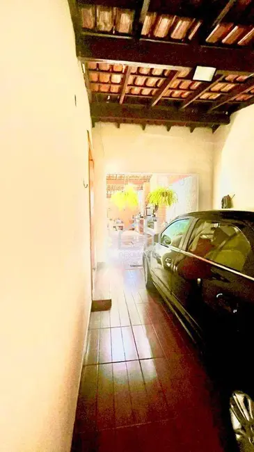 Sobrado com 4 quartos à venda, 250m2 em Luizote de Freitas, Uberlandia - MG - imagem 8 Foto 8 de Sobrado com 4 quartos à venda, 250m2 em Luizote de Freitas, Uberlandia - MG