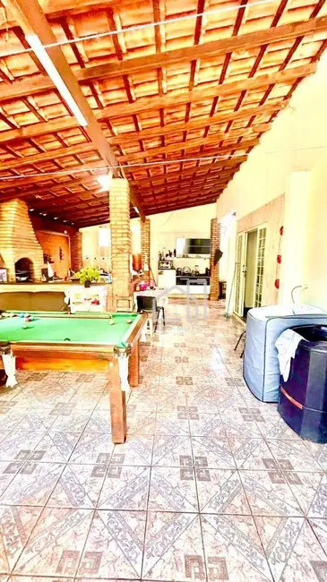 Sobrado com 4 quartos à venda, 250m2 em Luizote de Freitas, Uberlandia - MG - imagem 7 Foto 7 de Sobrado com 4 quartos à venda, 250m2 em Luizote de Freitas, Uberlandia - MG