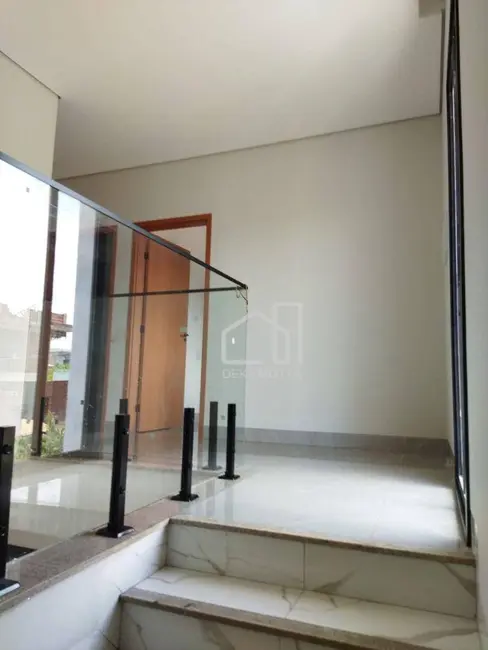 Sobrado com 3 quartos à venda, 110m2 em Aclimação, Uberlandia - MG - imagem 8 Foto 8 de Sobrado com 3 quartos à venda, 110m2 em Aclimação, Uberlandia - MG