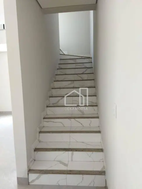 Sobrado com 3 quartos à venda, 110m2 em Aclimação, Uberlandia - MG - imagem 7 Foto 7 de Sobrado com 3 quartos à venda, 110m2 em Aclimação, Uberlandia - MG