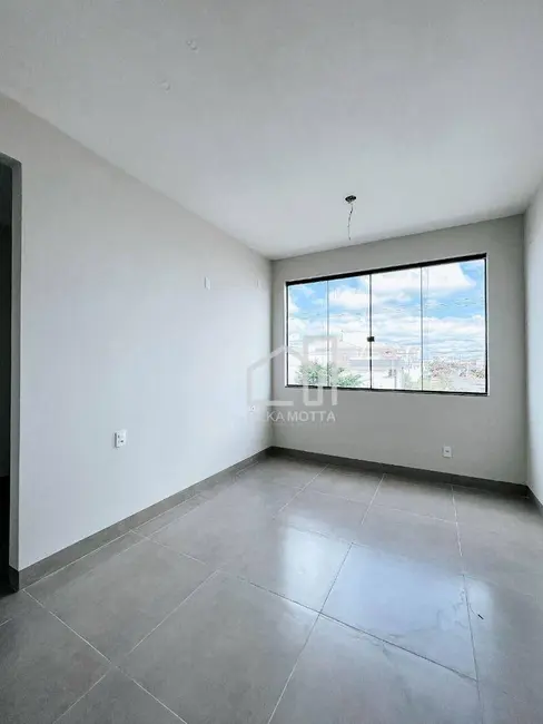 Sobrado com 3 quartos à venda, 110m2 em Novo Mundo, Uberlandia - MG - imagem 4 Foto 4 de Sobrado com 3 quartos à venda, 110m2 em Novo Mundo, Uberlandia - MG