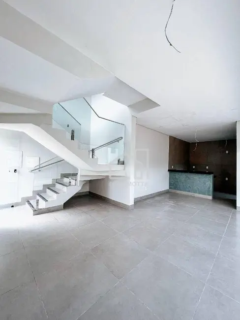 Sobrado com 3 quartos à venda, 110m2 em Novo Mundo, Uberlandia - MG - imagem 8 Foto 8 de Sobrado com 3 quartos à venda, 110m2 em Novo Mundo, Uberlandia - MG