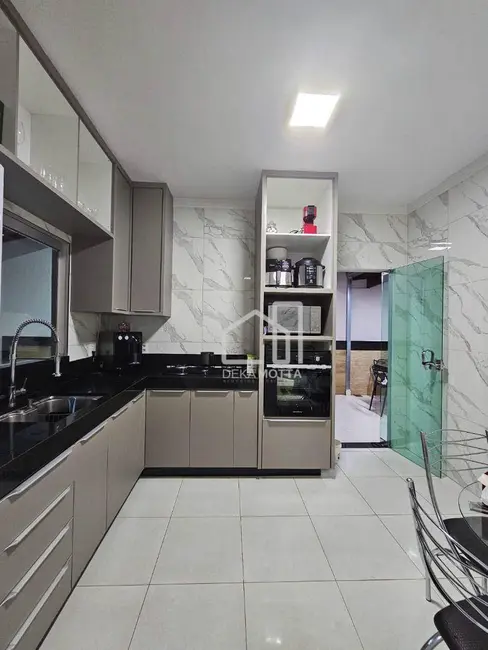 Foto 1 de Casa com 3 quartos à venda, 360m2 em Jardim Brasília, Uberlandia - MG