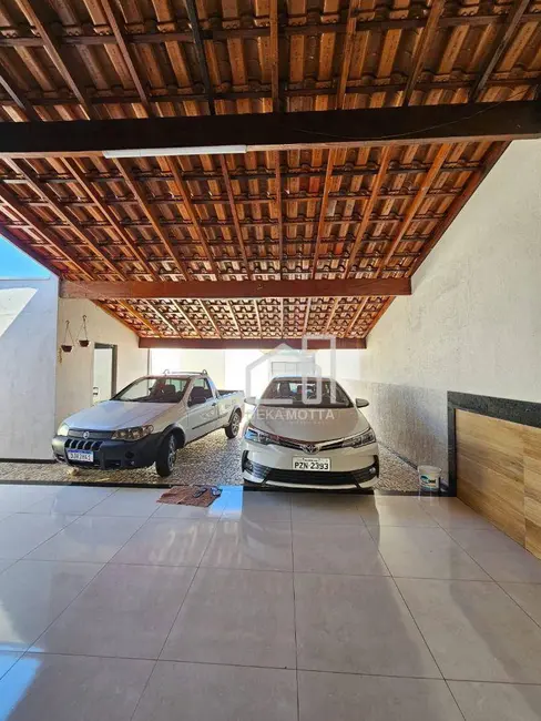 Foto 2 de Casa com 3 quartos à venda, 360m2 em Jardim Brasília, Uberlandia - MG