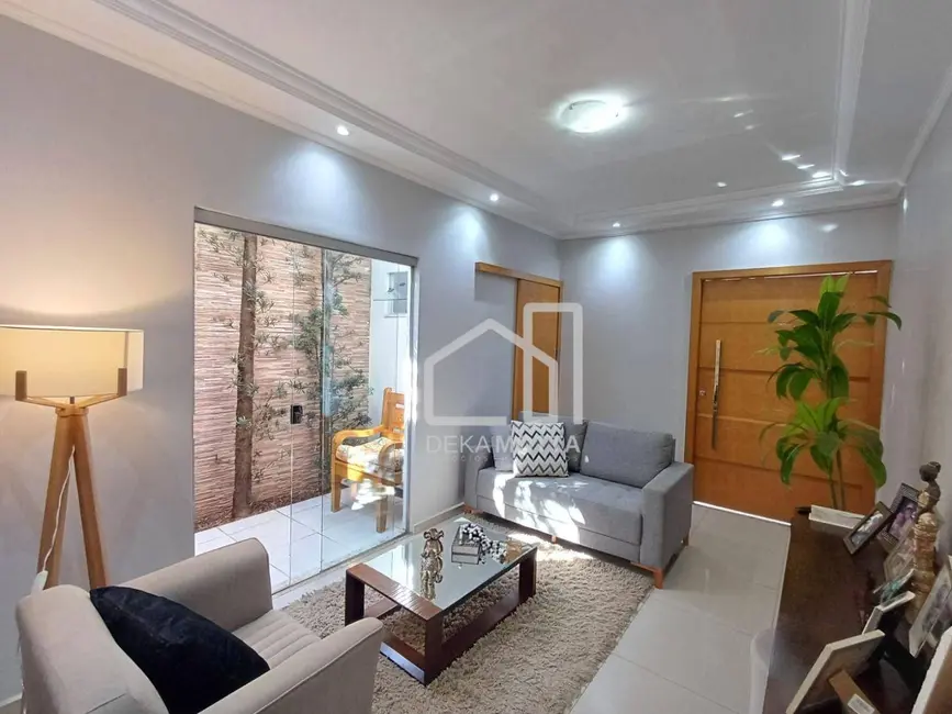 Foto 1 de Casa com 3 quartos à venda, 250m2 em Pacaembu, Uberlandia - MG