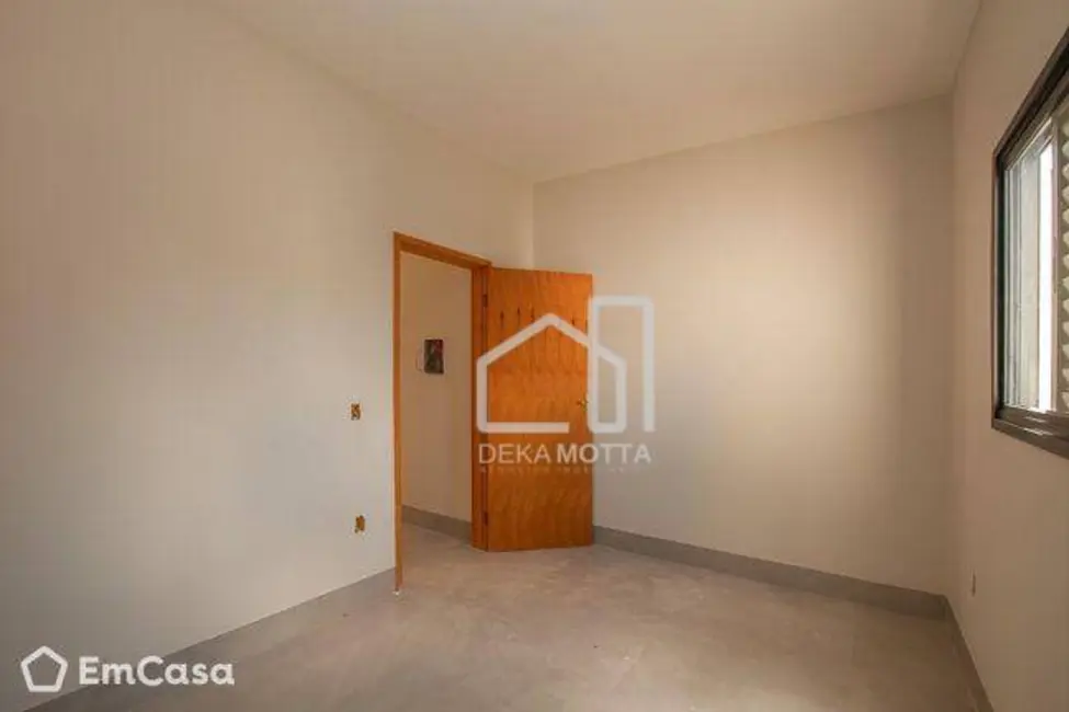 Foto 2 de Casa com 3 quartos à venda, 150m2 em Novo Mundo, Uberlandia - MG