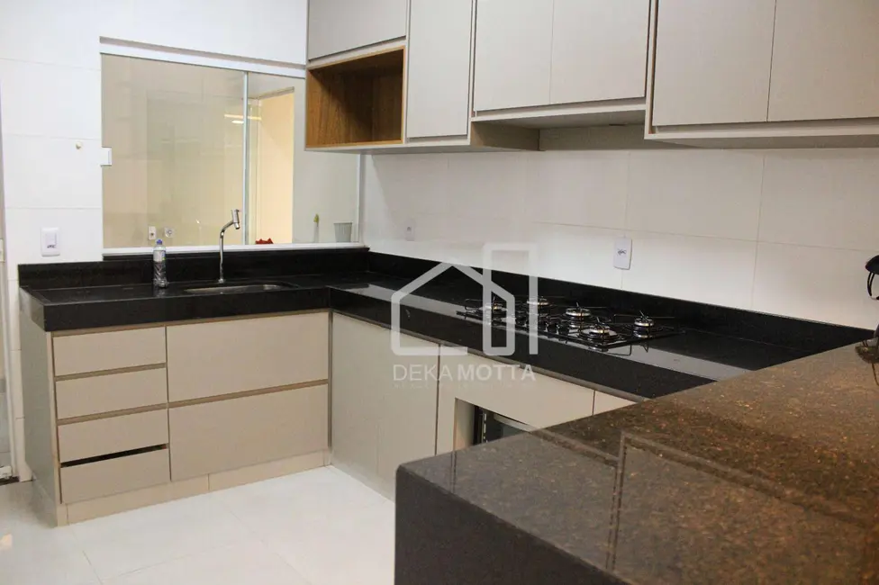 Foto 6 de Casa com 3 quartos à venda, 300m2 em Novo Mundo, Uberlandia - MG