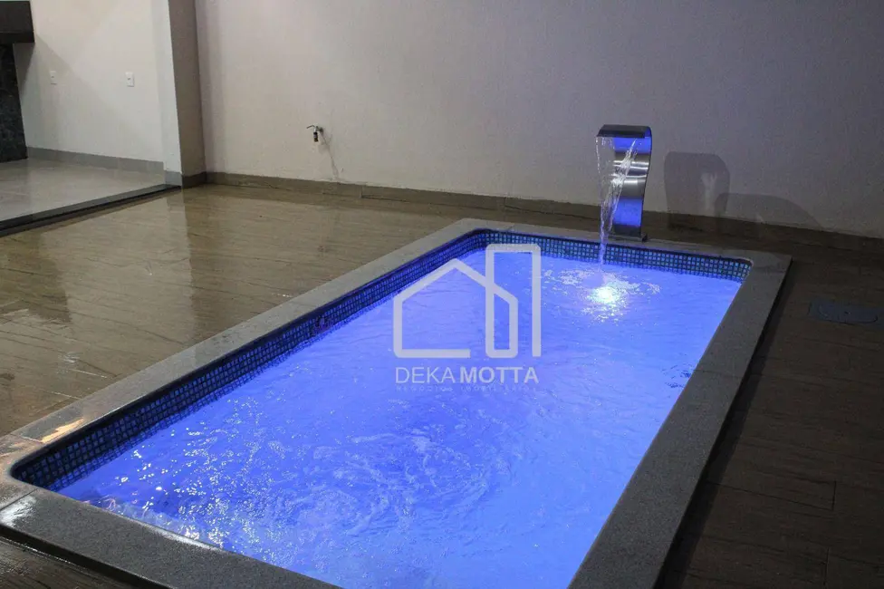 Foto 8 de Casa com 3 quartos à venda, 300m2 em Novo Mundo, Uberlandia - MG