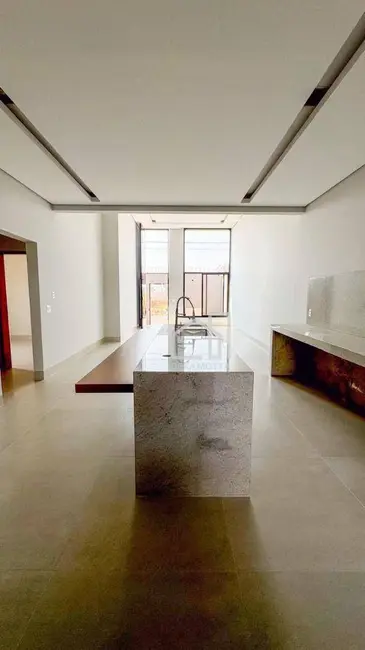 Foto 4 de Casa com 3 quartos à venda, 250m2 em Novo Mundo, Uberlandia - MG