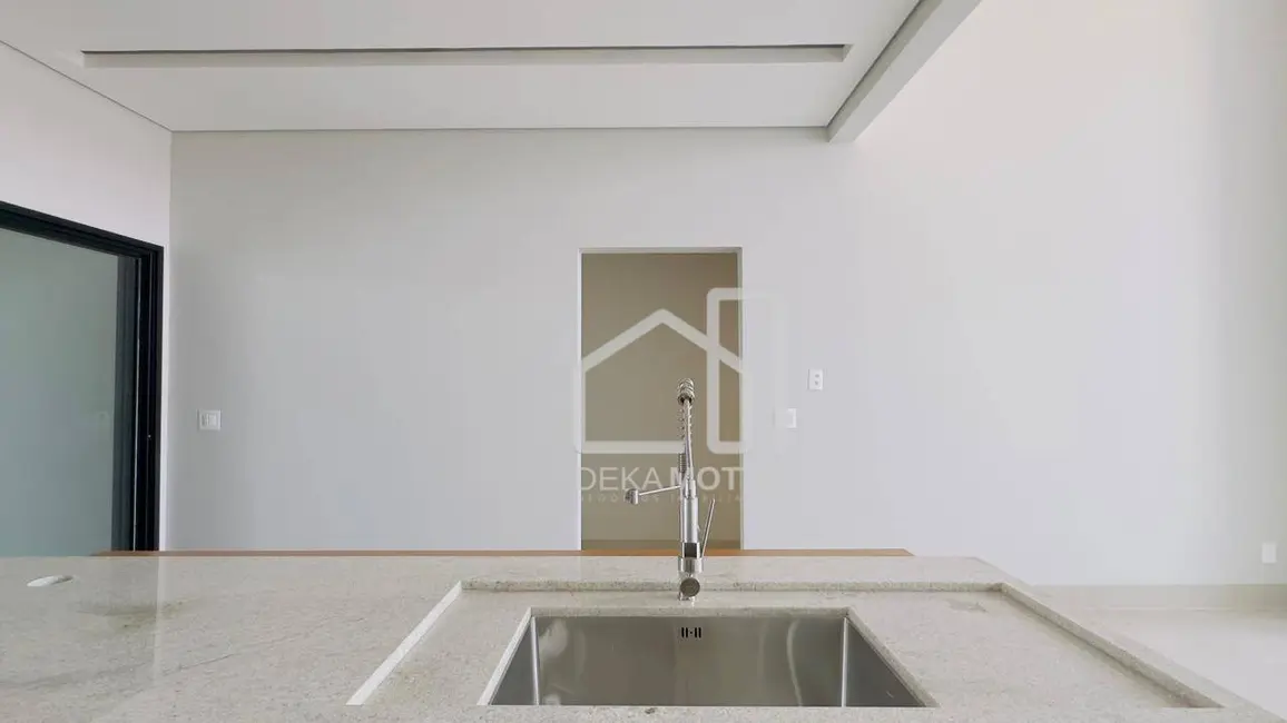 Foto 5 de Casa com 3 quartos à venda, 250m2 em Novo Mundo, Uberlandia - MG