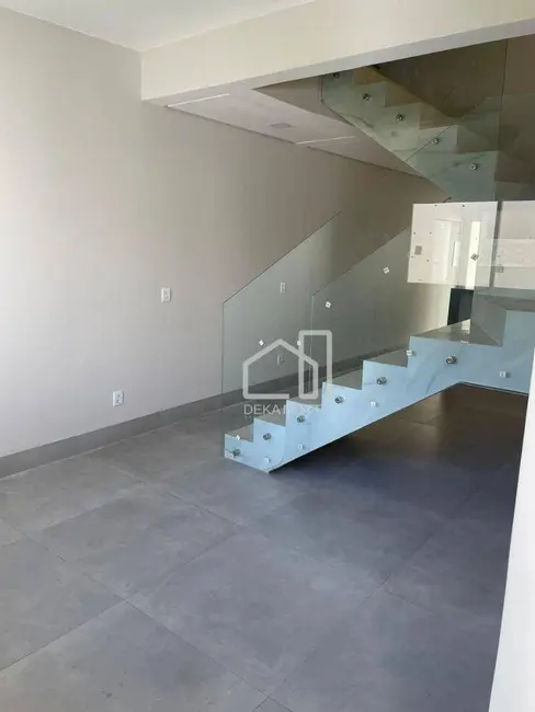 Sobrado com 3 quartos à venda, 125m2 em Granada, Uberlandia - MG - imagem 4 Foto 4 de Sobrado com 3 quartos à venda, 125m2 em Granada, Uberlandia - MG