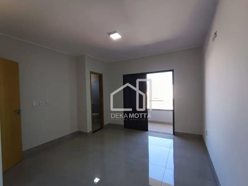 Foto 2 de Sobrado com 3 quartos à venda, 125m2 em Aclimação, Uberlandia - MG