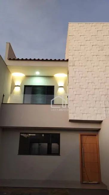 Foto 1 de Sobrado com 3 quartos à venda, 125m2 em Aclimação, Uberlandia - MG