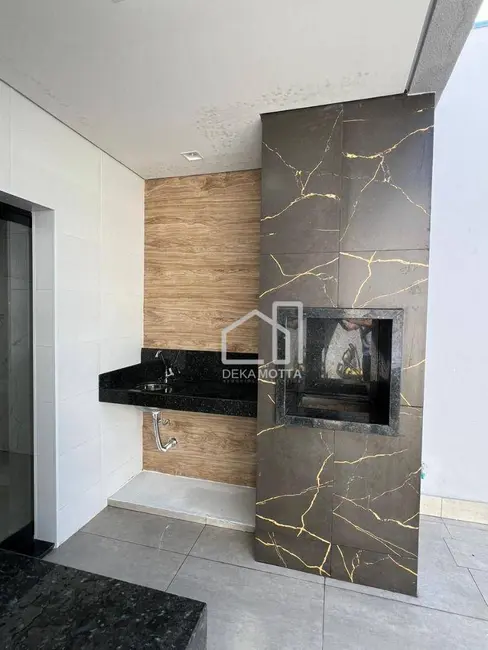 Sobrado com 3 quartos à venda, 180m2 em Santa Mônica, Uberlandia - MG - imagem 4 Foto 4 de Sobrado com 3 quartos à venda, 180m2 em Santa Mônica, Uberlandia - MG