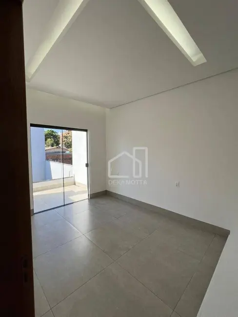 Sobrado com 3 quartos à venda, 180m2 em Santa Mônica, Uberlandia - MG - imagem 9 Foto 9 de Sobrado com 3 quartos à venda, 180m2 em Santa Mônica, Uberlandia - MG