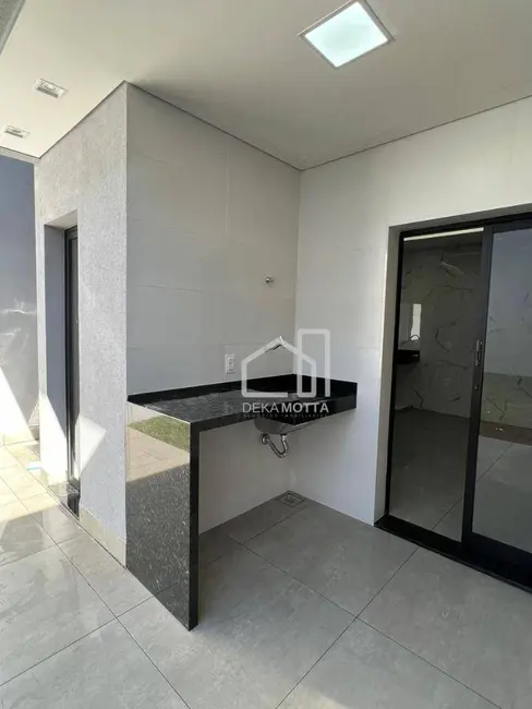 Sobrado com 3 quartos à venda, 180m2 em Santa Mônica, Uberlandia - MG - imagem 5 Foto 5 de Sobrado com 3 quartos à venda, 180m2 em Santa Mônica, Uberlandia - MG