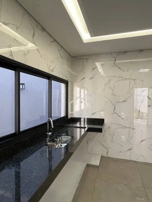 Sobrado com 3 quartos à venda, 180m2 em Santa Mônica, Uberlandia - MG - imagem 6 Foto 6 de Sobrado com 3 quartos à venda, 180m2 em Santa Mônica, Uberlandia - MG