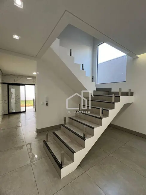 Sobrado com 3 quartos à venda, 180m2 em Santa Mônica, Uberlandia - MG - imagem 7 Foto 7 de Sobrado com 3 quartos à venda, 180m2 em Santa Mônica, Uberlandia - MG