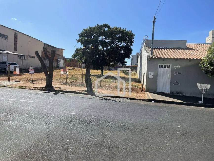 Foto 1 de Terreno / Lote à venda, 1751m2 em Martins, Uberlandia - MG