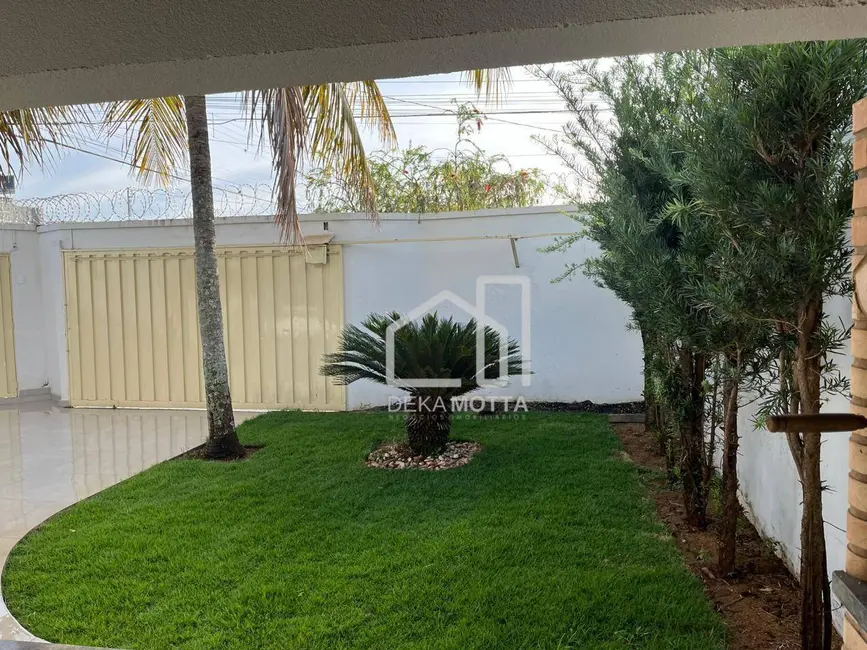 Foto 2 de Casa com 3 quartos à venda, 250m2 em Cidade Jardim, Uberlandia - MG