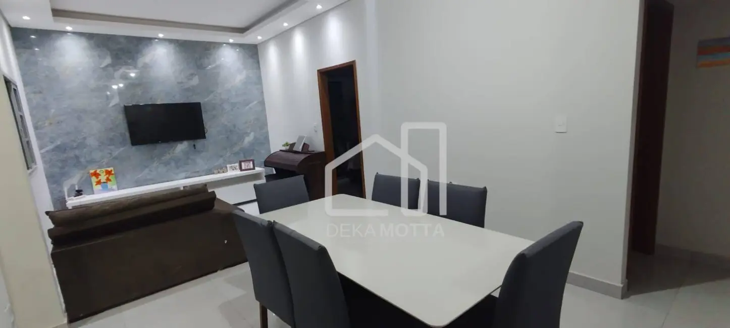 Foto 1 de Casa com 3 quartos à venda em Uberlandia - MG