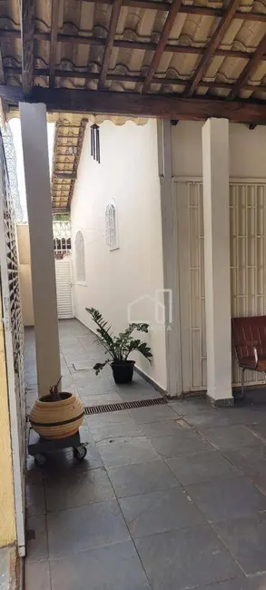 Foto 2 de Casa com 3 quartos à venda, 375m2 em Umuarama, Uberlandia - MG