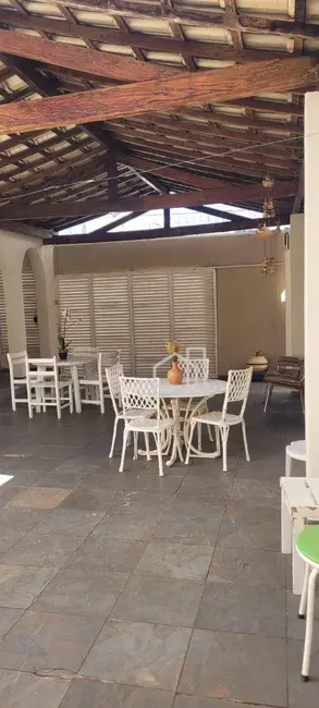 Foto 1 de Casa com 3 quartos à venda, 375m2 em Umuarama, Uberlandia - MG