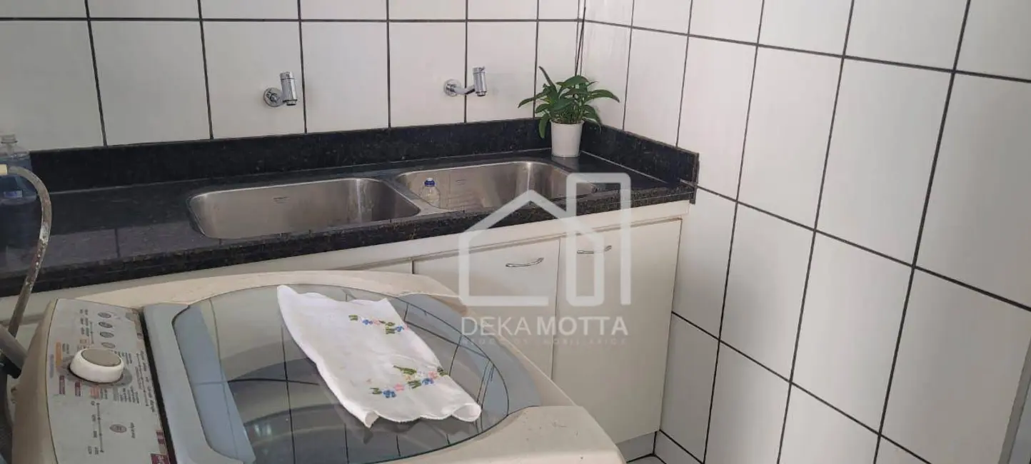 Foto 6 de Casa com 3 quartos à venda, 375m2 em Umuarama, Uberlandia - MG