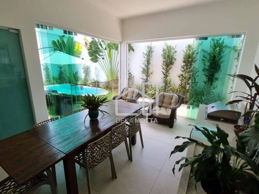 Foto 6 de Casa com 3 quartos à venda, 300m2 em Uberlandia - MG