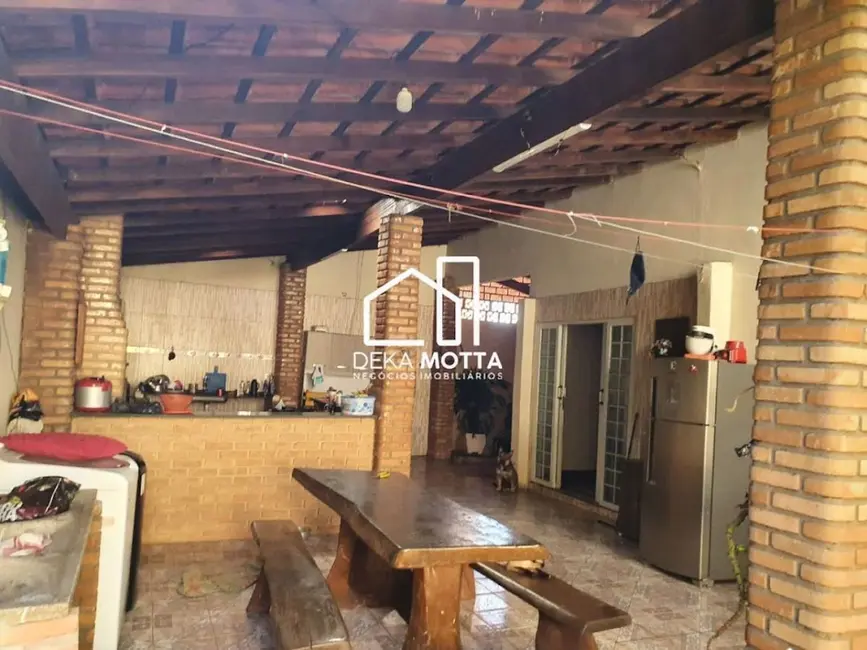 Sobrado com 5 quartos à venda, 250m2 em Luizote de Freitas, Uberlandia - MG - imagem 2 Foto 2 de Sobrado com 5 quartos à venda, 250m2 em Luizote de Freitas, Uberlandia - MG