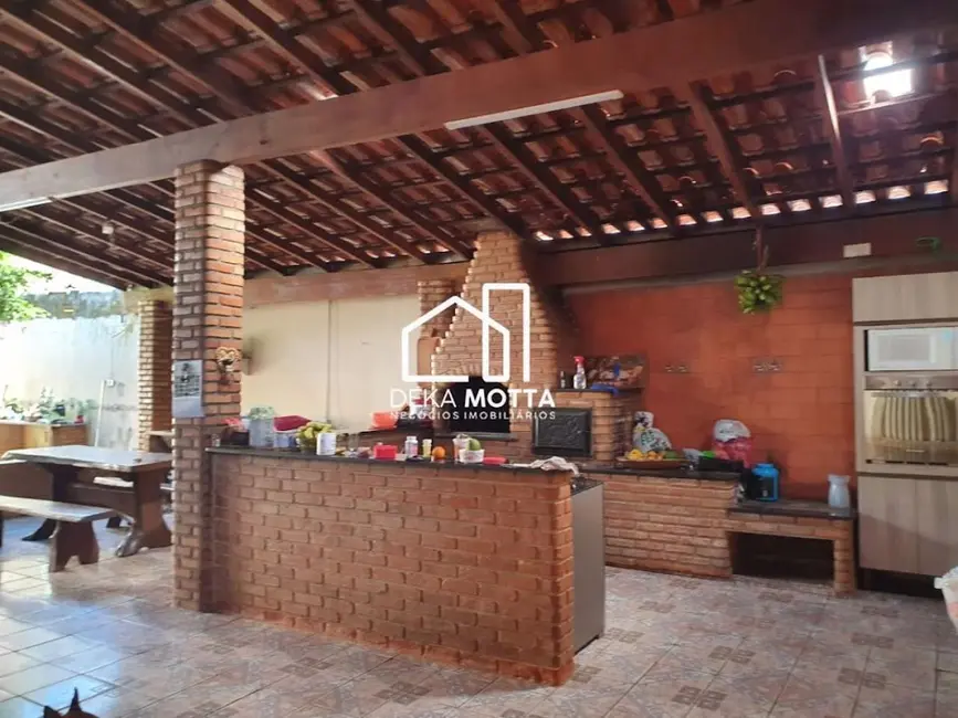 Foto 1 de Sobrado com 5 quartos à venda, 250m2 em Luizote de Freitas, Uberlandia - MG