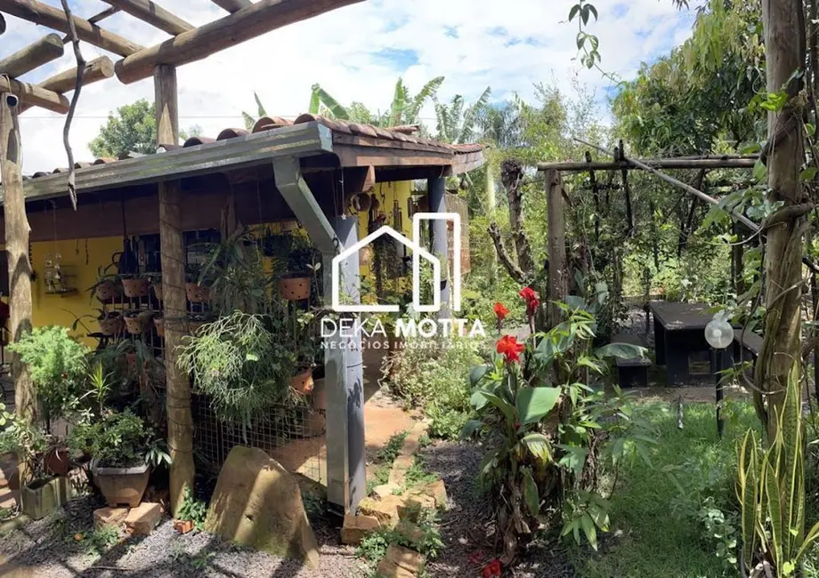 Chácara com 2 quartos à venda, 2000m2 em Uberlandia - MG - imagem 5 Foto 5 de Chácara com 2 quartos à venda, 2000m2 em Uberlandia - MG