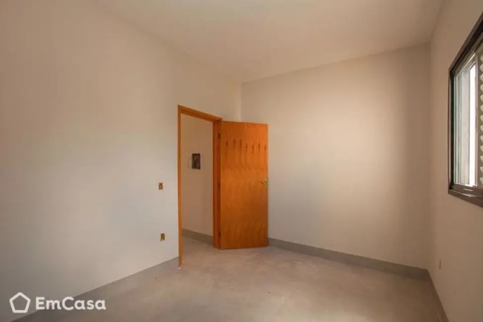 Foto 2 de Casa com 3 quartos à venda, 150m2 em Novo Mundo, Uberlandia - MG