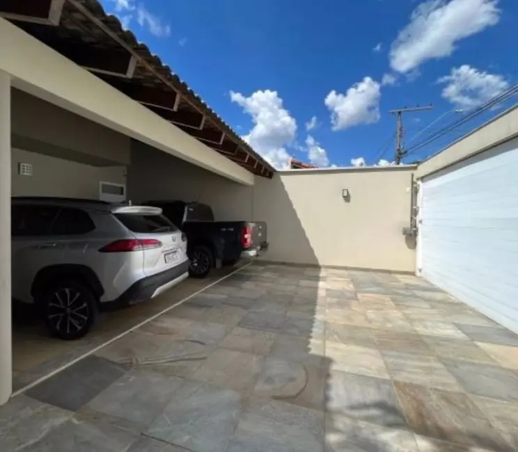 Sobrado com 5 quartos à venda, 510m2 em Tibery, Uberlandia - MG - imagem 3 Foto 3 de Sobrado com 5 quartos à venda, 510m2 em Tibery, Uberlandia - MG