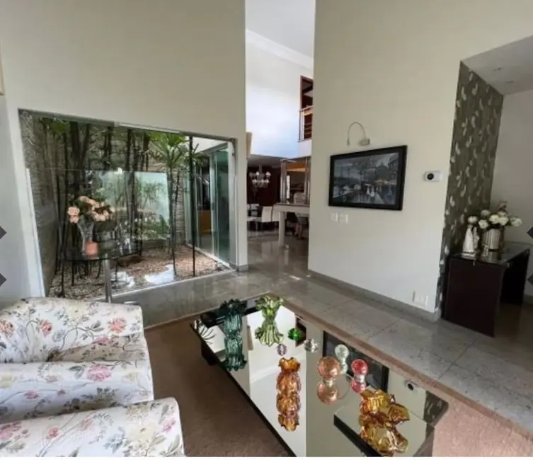 Sobrado com 5 quartos à venda, 510m2 em Tibery, Uberlandia - MG - imagem 9 Foto 9 de Sobrado com 5 quartos à venda, 510m2 em Tibery, Uberlandia - MG