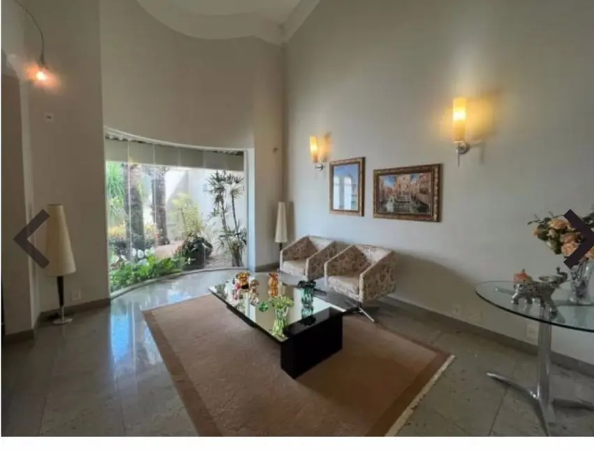 Foto 2 de Sobrado com 5 quartos à venda, 510m2 em Tibery, Uberlandia - MG